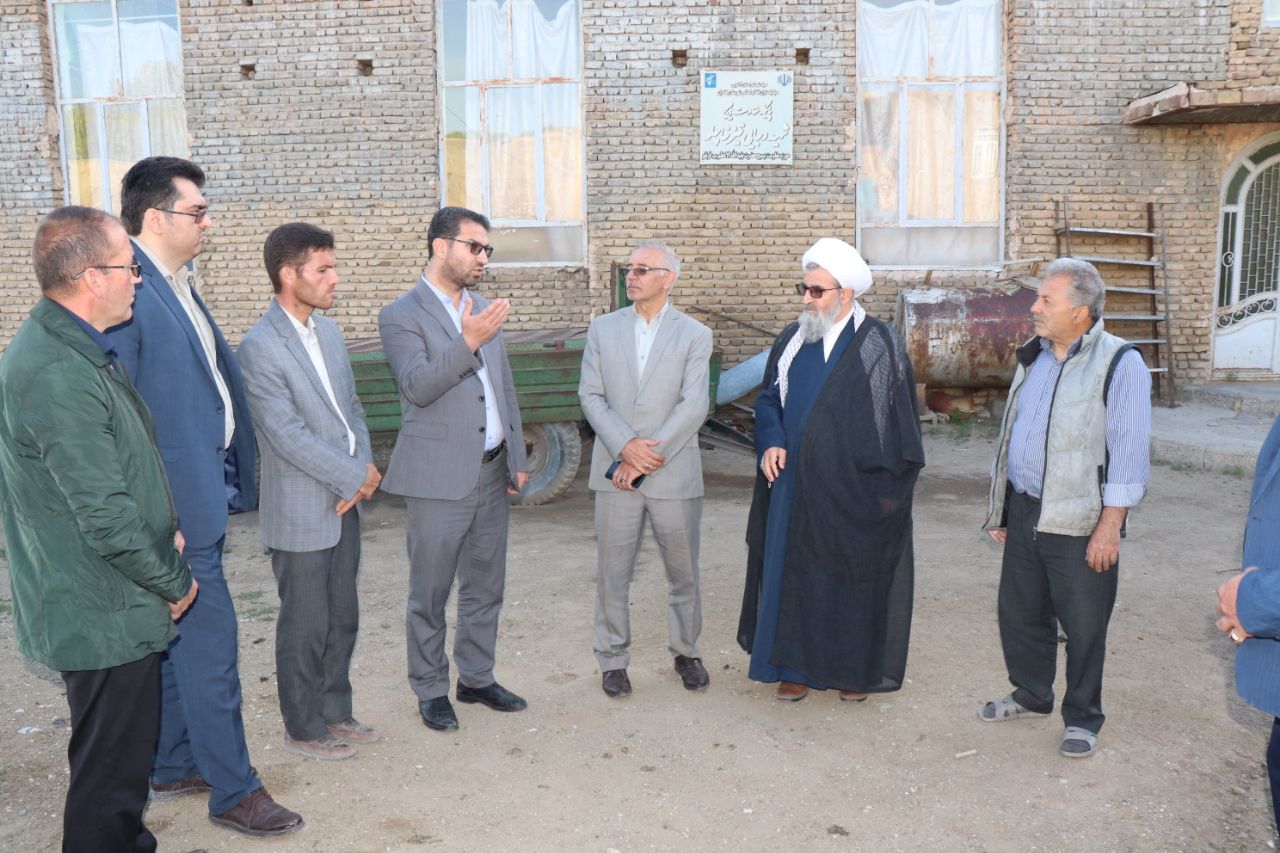 محمدرضا عبدالله نژاد فرماندار چالدران ضمن دیدار با مردم روستای قزخاچلو از نزدیک مسائل مشکلات اهالی روستا را مورد بحث و بررسی قرارداد.