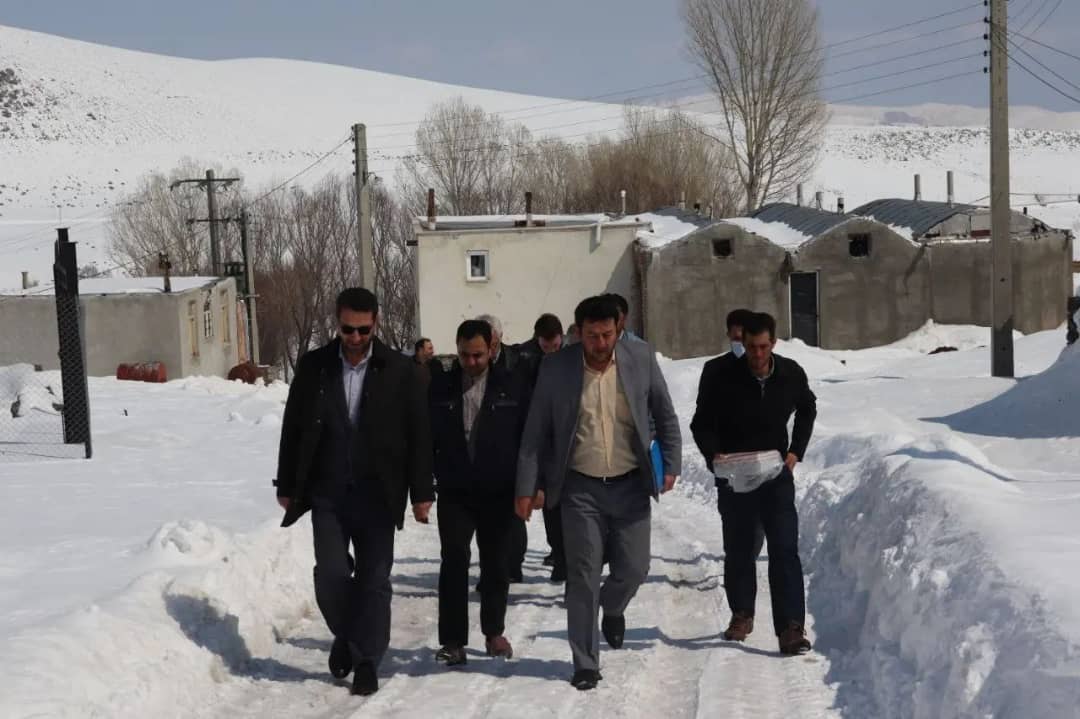 ✅عبدالله نژاد فرماندار شهرستان چالدران به همراه جمعی از اعضای شورای اداری شهرستان باحضور در روستای صوفعلی در بخش دشتک ضمن دیدار با اهالی روستا مسائل و مشکلات این روستا را از نزدیک مورد بررسی قرار داد.