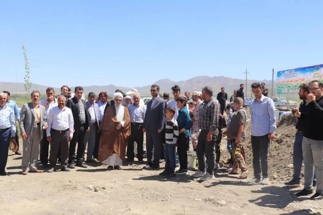 به مناسبت گرامیداشت هفته جهاد کشاورزی با حضور محمدرضا عبدالله نژاد فرماندار شهرستان چالدران طرح آبیاری تحت فشار به وسعت 7هکتار با اعتبار 1میلیارد 500میلیون ریال در روستای گل اشاقی به بهره برداری رسید