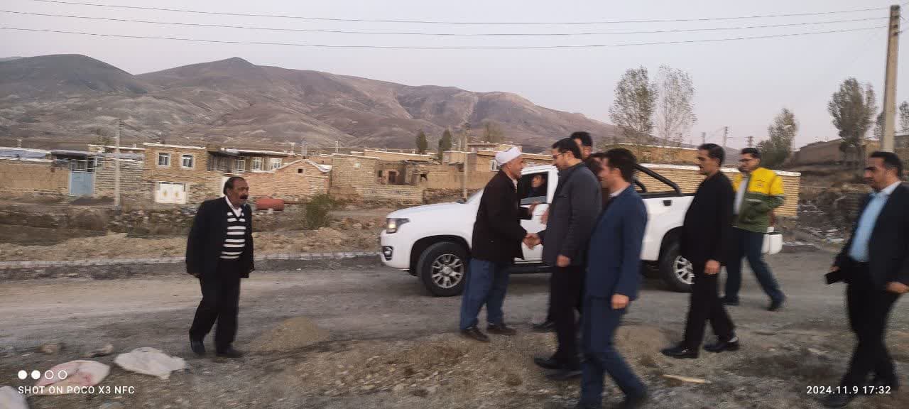 📸گزارش تصویری 💢بازدید محمد رضا عبدالله نژاد فرماندار چالدران از احداث و آماده سازی بستر برای آسفالت ریزی معابر روستای قرجه وران این طرح با اعتبار 400میلیون تومان از محل اعتبارات دهیاری هزینه شده