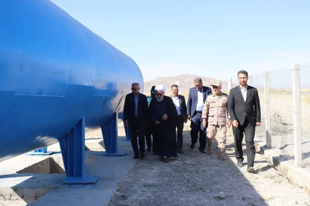در چهارمین روز از هفته دولت مخزن آب شرب روستای قادوکندی به بهره برداری رسید .