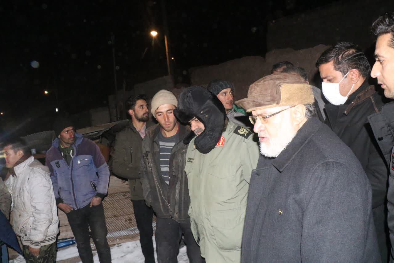 بازدید شبانه محمدصادق معتمدیان استاندار آذربایجانغربی از مناطق زلزله زده شهرستان خوی