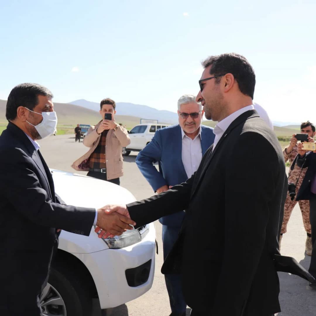 به گزارش روابط عمومی فرمانداری شهرستان چالدران با استقبال گرم محمدرضا عبدالله نژاد فرماندار شهرستان سید عزت الله ضرغامی وزیر محترم میراث فرهنگی ، گردشگری و صنایع دستی وارد شهرستان چالدران شد.