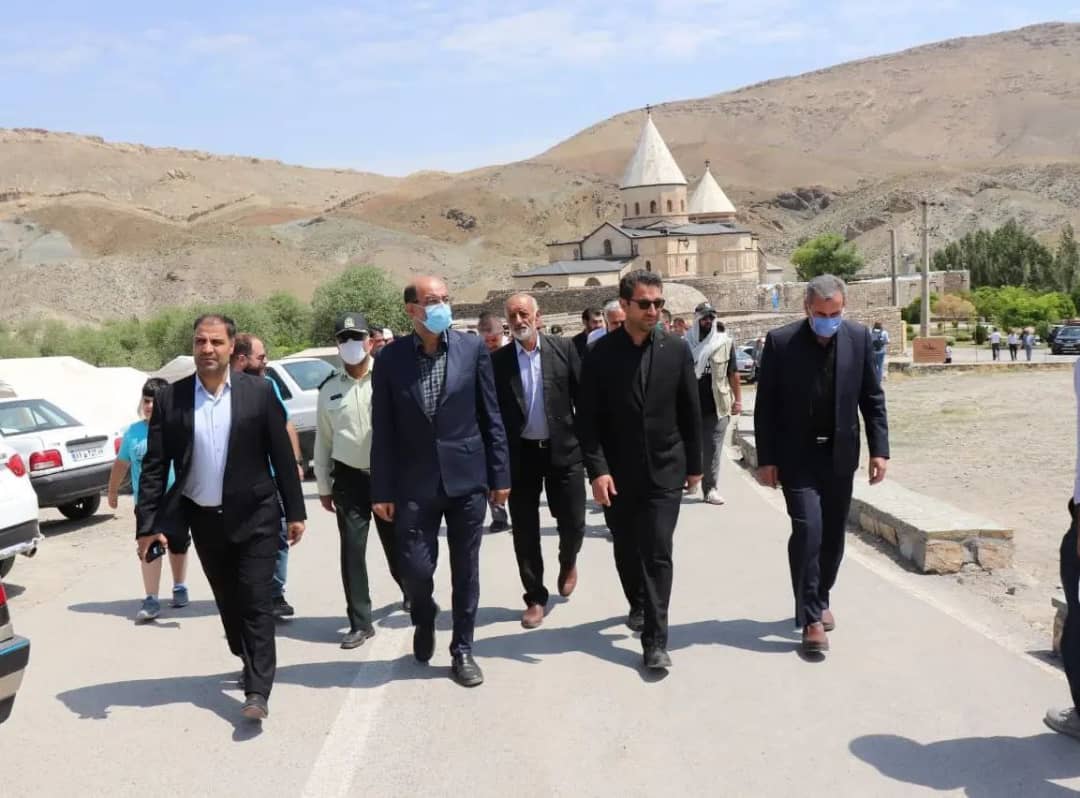 دیدار اسقف گری گور چفتچیان خلیفه ارامنه آذربایجان با فرماندار شهرستان چالدران به پاس قدردانی از زحمات دستگاههای اجرایی در خصوص فراهم سازی زمینه هر چه بهتر برگزار شدن مراسم مذهبی قره کلیسا