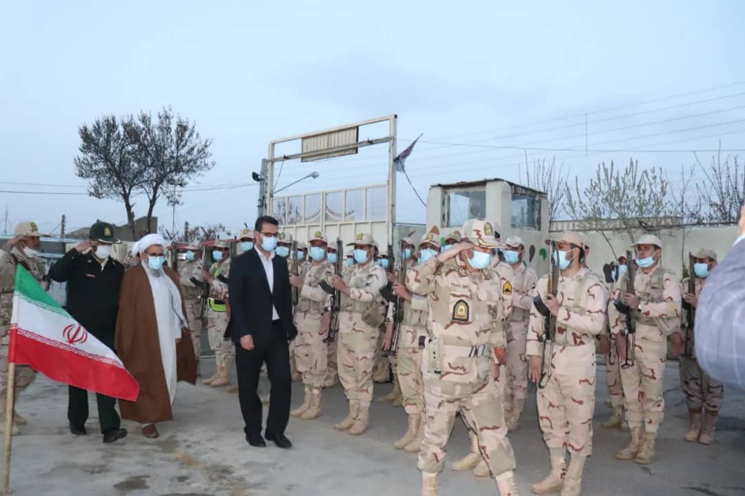 محمد رضا عبدالله نژاد فرماندار شهرستان چالدران با حضور در گردان مرزی چالدران ضمن شرکت در سفره افطاری و اقامه نماز مغرب عشاء با حافظان امنیت دیدار و گفت و گو کرد.