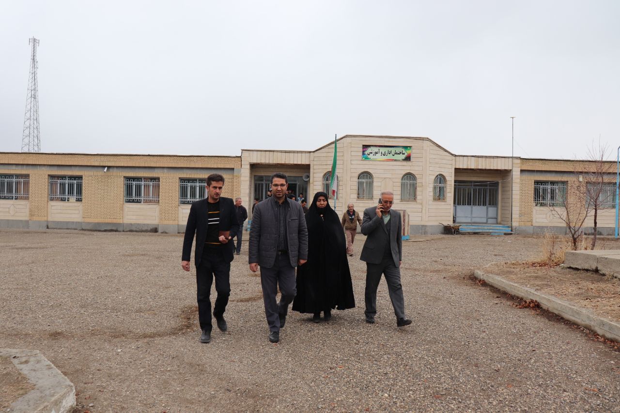بازدید فرماندار از مدرسه راهنمایی شبانه روزی شهید رجایی بخش دشتک شهرستان چالدران