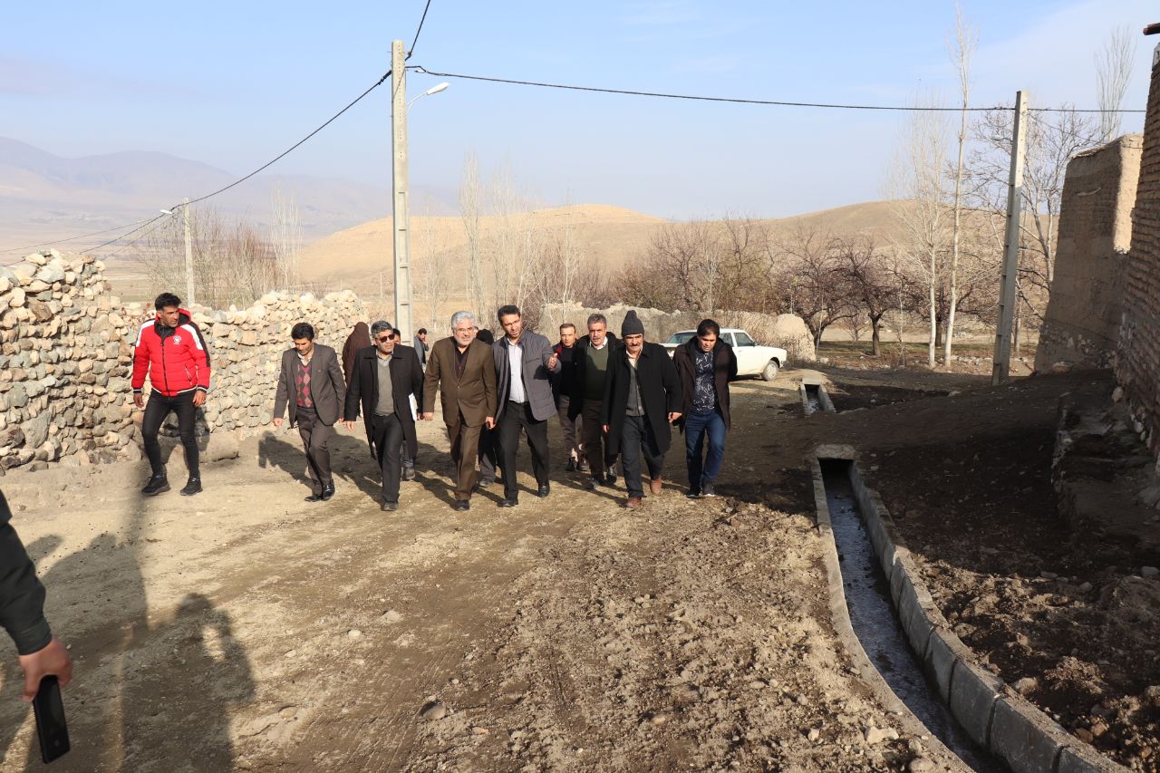 محمدرضا عبدالله نژاد فرماندار و علی پور نماینده مردم شهرستانهای ماکو ، چالدران ، شوط و پلدشت در مجلس شورای اسلامی در روستاهای کران علیا و سفلی حضور یافتند.