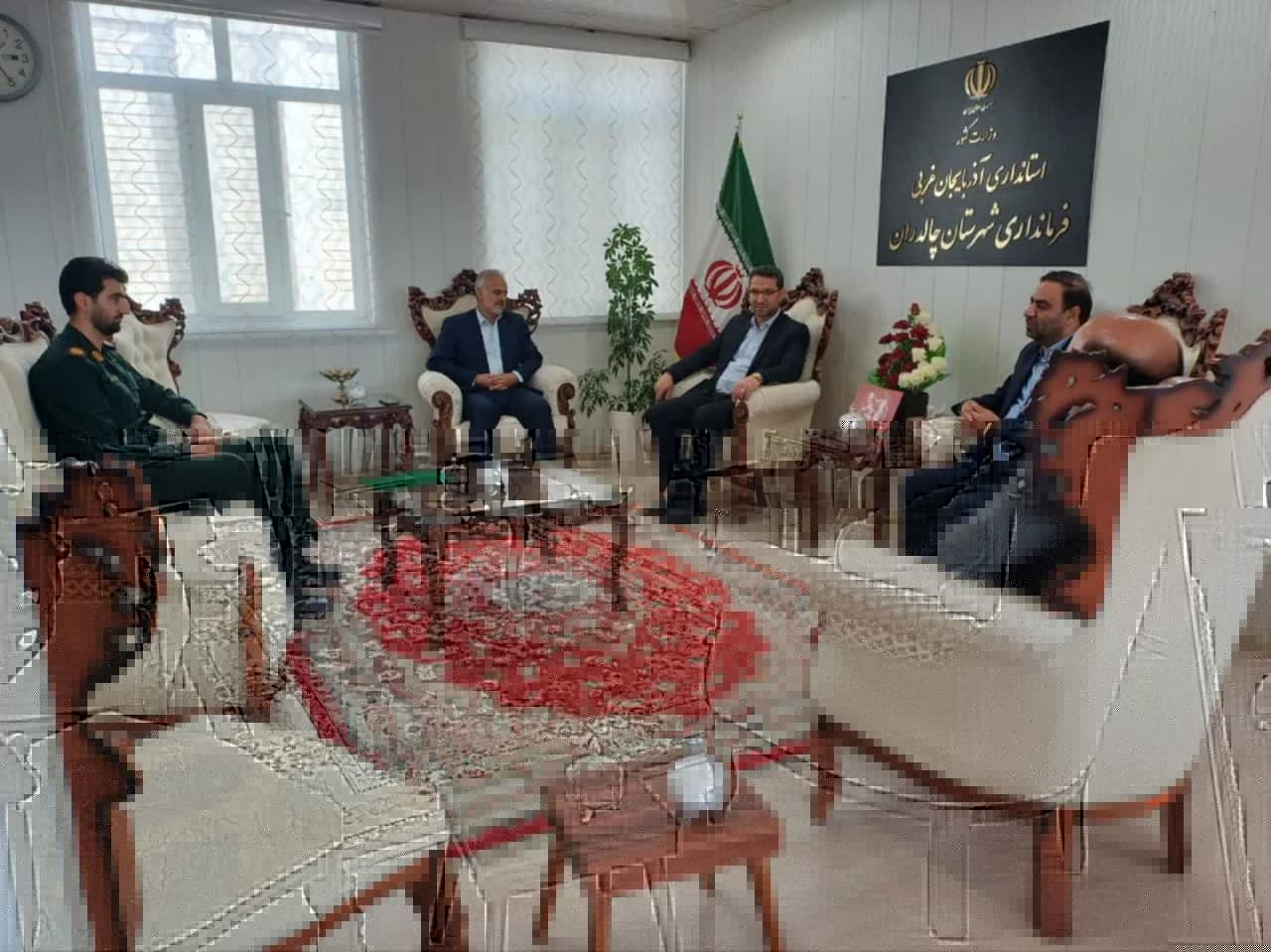 دیدار مسئول سازمان بسیج ادارات و کارمندان سپاه شهداء استان آذربایجان غربی بهمراه فرمانده حوزه ادارات کل استان و فرمانده حوزه ادارات سپاه شهرستان چالدران با محمد رضا عبدالله نژاد فرماندار شهرستان چالدر
