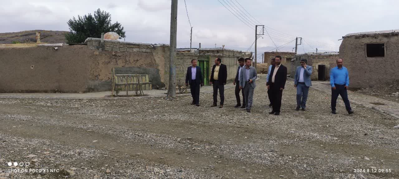 فرماندار چالدران به همراه بخشدار مرکزی از روند اجرائی طرح هادی در روستای قادو کندی بازدید کرد