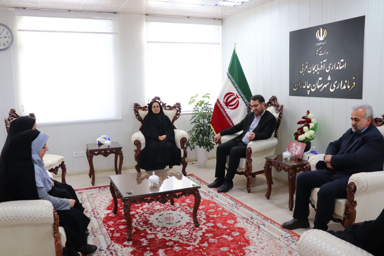 تجلیل از بانوان شاغل در فرمانداری شهرستان چالدران به مناسبت روز زن