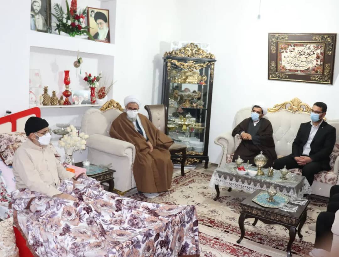 محمدرضا عبدالله نژادفرماندار شهرستان چالدران به همراه حجت الاسلام ولمسلمین محمدزاده امام جمعه با حضور در منزل شخصی حجت الاسلام احمد نجفی امام جماعت شهر آواجیق از ایشان عیادت کردند.