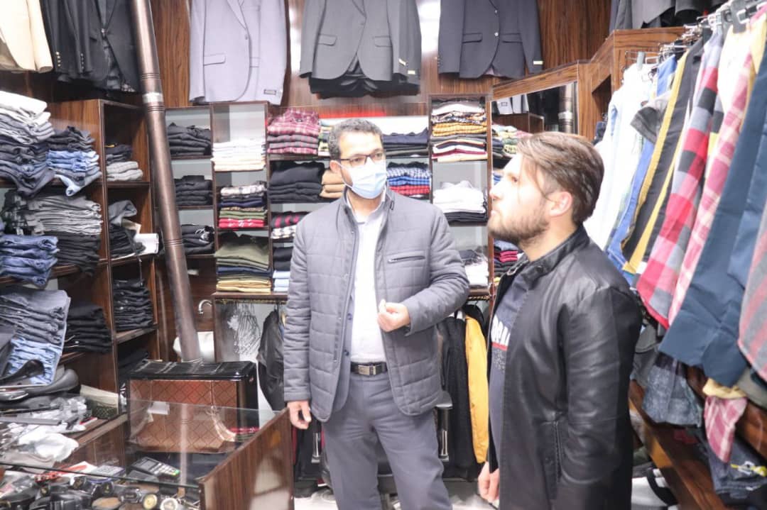 ✅عبدالله نژاد فرماندارشهرستان چالدران در راستای تنظیم بازار ضمن دیدار با بازاریان و میوه فروشان چالدران در یک دیدار صمیمی مسائل و مشکلات آنان را مورد بحث و بررسی قرار دادند.