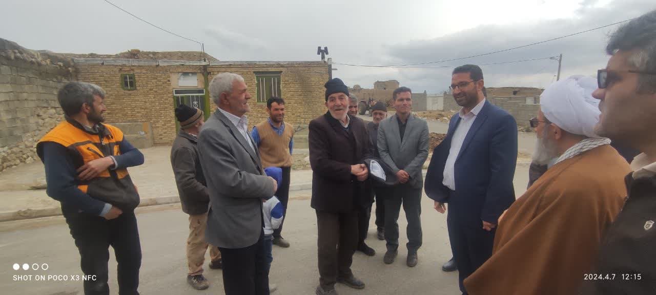 به گزارش روابط عمومی فرمانداری چالدران محمدرضا عبدالهنژاد فرماندار چالدران به همراه امام جمعه شهرستان معاون سیاسی امنیتی و اجتماعی و جمعی از روسای ادارت با حضور در روستای اینجه سفلی ضمن دیدار با مردم