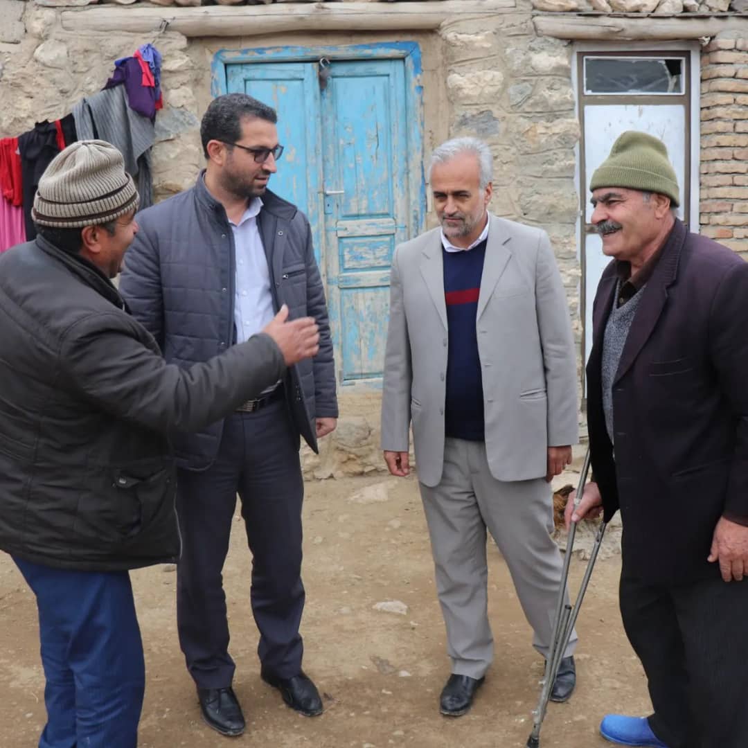 ✅عبدالله نژاد فرماندار شهرستان چالدران، با حضور در روستای عبدالرزاق ضمن بازدید از روستا از نزدیک مسائل و مشکلات اهالی روستا را مورد بحث و بررسی قرار دادند.