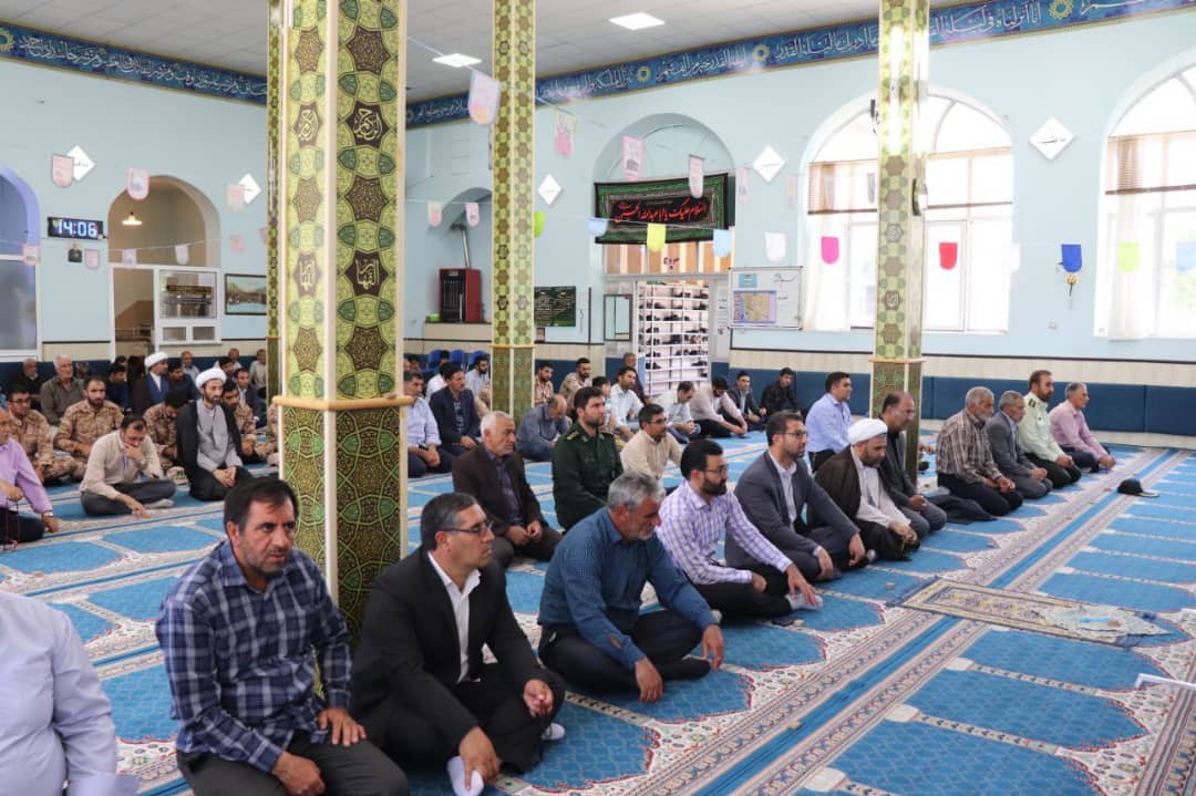 محمدرضا عبدالله نژاد فرماندار چالدران با حضور در مسجد صاحب الزمان شهر چالدران ، در مراسم عبادی سیاسی نماز جمعه این هفته شرکت نمود.