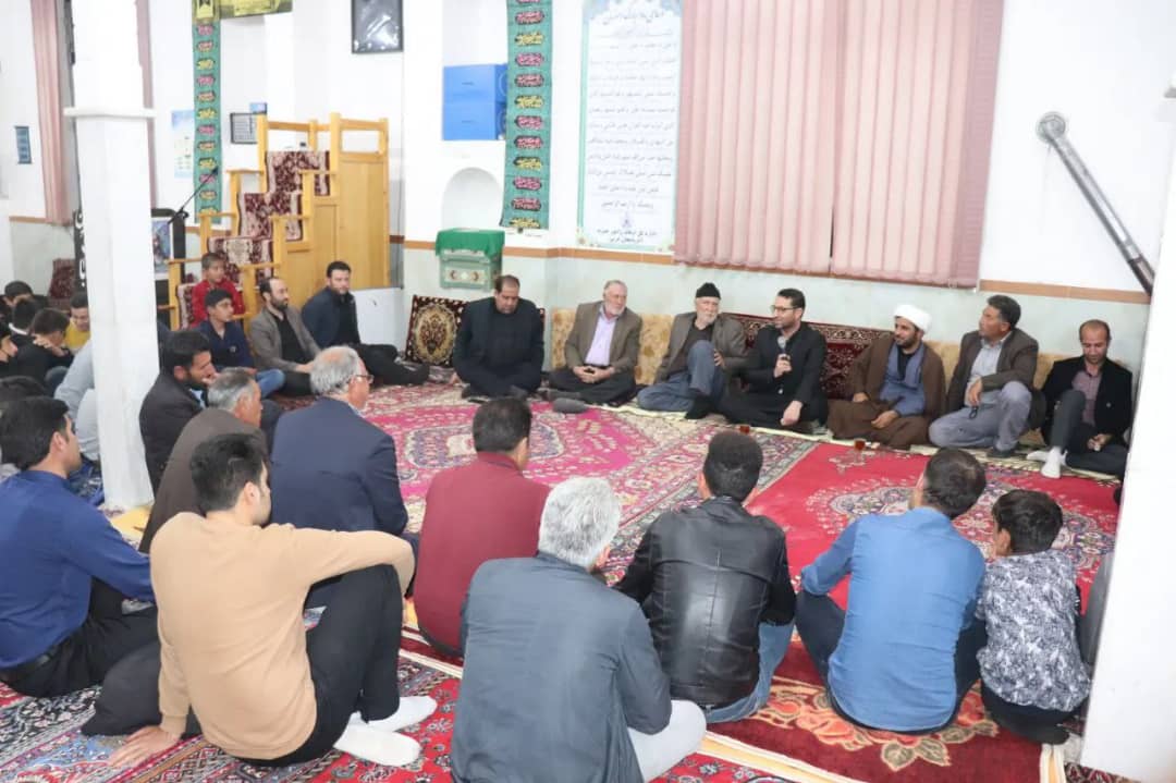  ✅محمد رضا عبدالله نژاد فرماندار شهرستان چالدران با حضور در روستای زاویه سفلی ضمن اقامه نماز مغرب و عشاء با اهالی این روستا دیدار واز نزدیک مسائل و مشکلات روستا را مورد بحث و بررسی قرار داد.