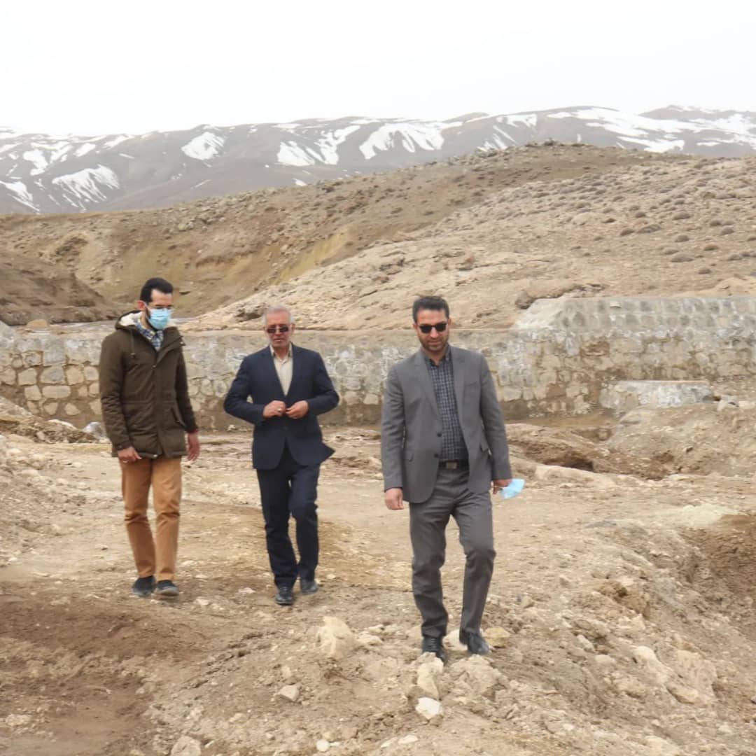 ✅عبدالله نژاد فرماندارشهرستان چالدران به همراه دبیر پیشرفت و آبادانی چالدران از عملیات اجرایی سد آبخیزداری روستای آبگرم بازدید کرد .