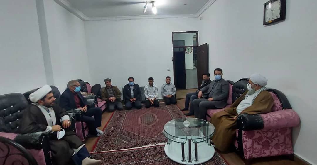 محمد رضا عبدالله نژاد فرماندار شهرستان چالدران به همراه حجت الاسلام والمسلمین محمد زاده امام جمعه شهرستان، از ایستگاه آتش نشانی شهرداری سیه چشمه بازدید کرد.