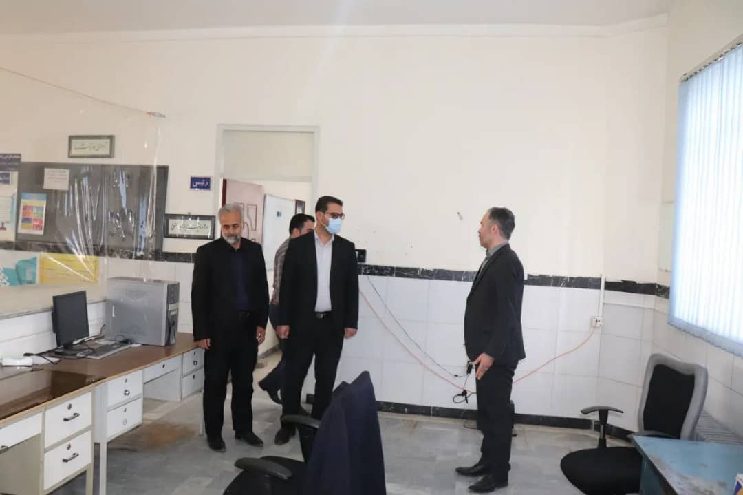 محمد رضا عبدالله نژادفرماندار شهرستان چالدران  به همراه ابراهیم زاده معاون سیاسی ،امنیتی و اجتماعی فرماندار  به صورت سرزده از اداره پست چالدران بازدید کرد.
