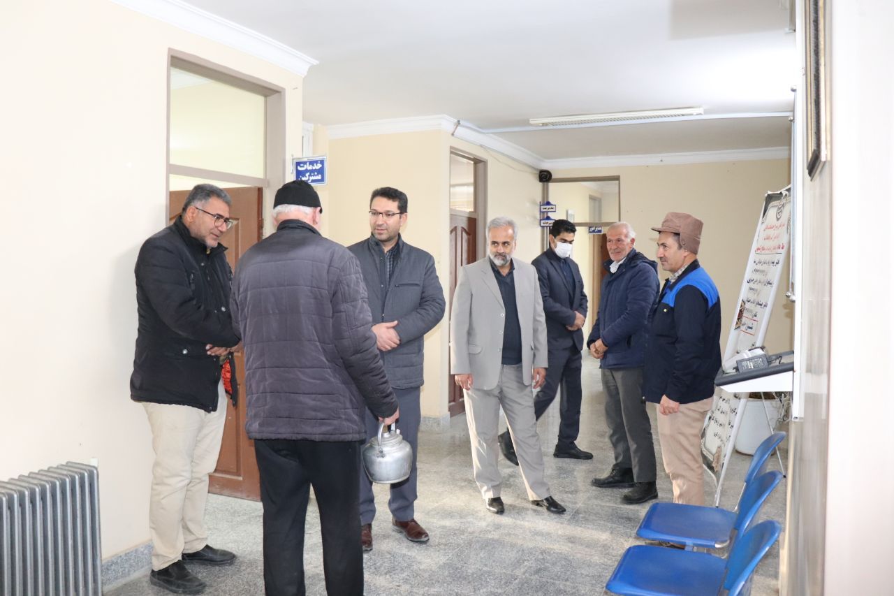 بازدید فرماندار از اداره آب و فاضلاب شهرستان