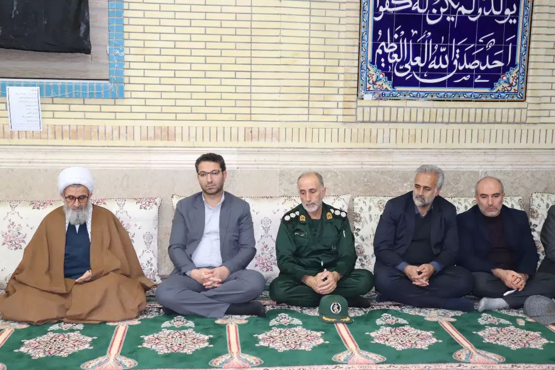 در یازدهمین روز از ایام فاطمیه و سالروز شهادت ام ابیها حضرت فاطمه زهرا (س) مراسم سوگواری با حضور محمدرضا عبدالله نژاد فرماندار در مسجد جامع این شهرستان برگزار شد.