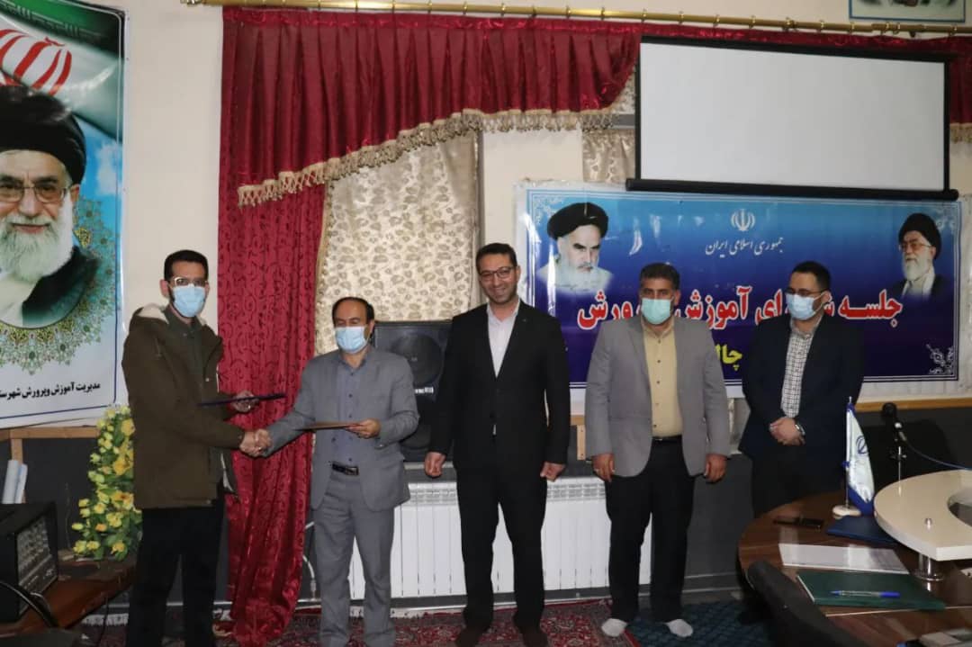 با حضور محمد رضا عبدالله نژاد فرماندار شهرستان چالدران ، قصاب زاده مدیر آموزش و پرورش وسیدمحمد پیام دبیر نهادپیشرفت و آبادانی چالدران تفاهم نامه احداث چمن مصنوعی فوتبال ویژه دانش آموزان به امضا رسید.