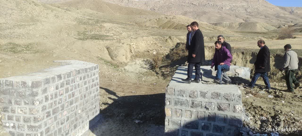 بازدید محمد رضا عبدالله نژاد فرماندار چالدران از ساخت پل مواصلاتی روستای امامقلی این طرح با اعتبار بیش از 100میلیون تومان و با مشارکت دهیاری و اهالی انجام گرفته است
