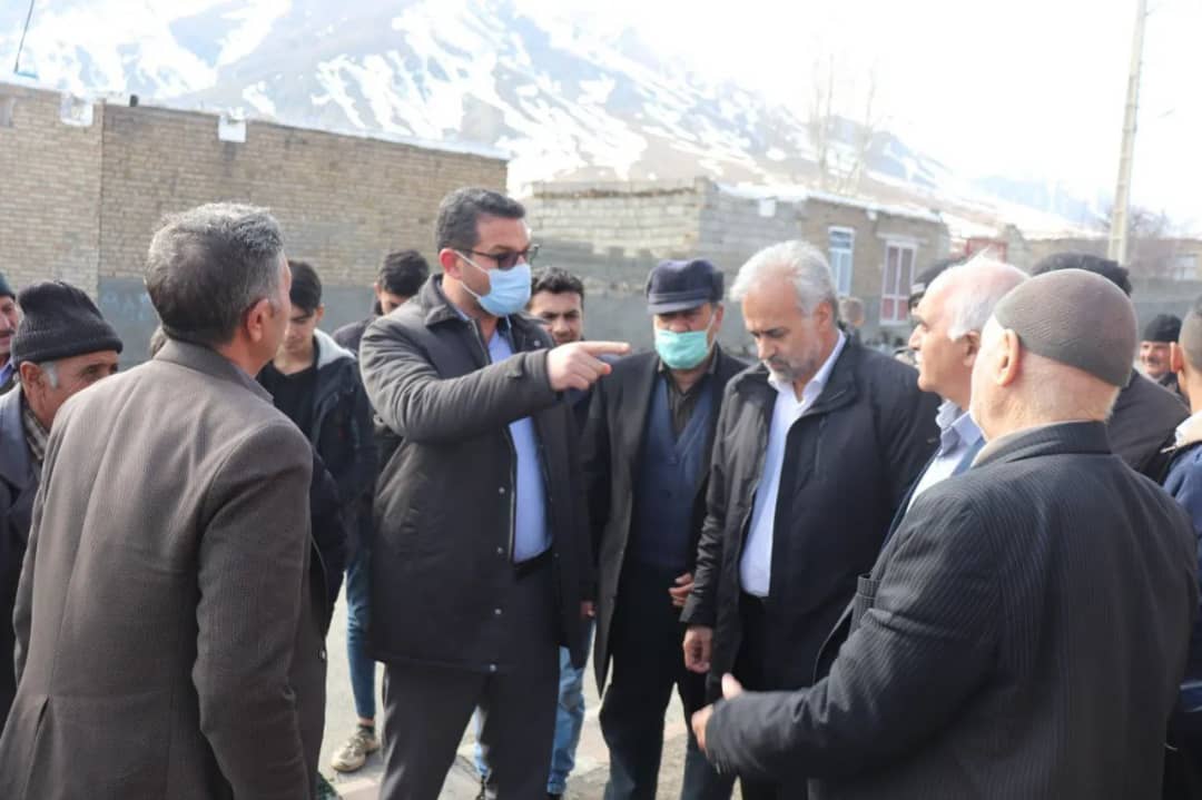 ✅عبدالله نژاد فرماندار شهرستان چالدران، با حضور در روستای شهرک مخور ضمن دیدار با اهالی روستا بازدید از نزدیک مسائل و مشکلات اهالی روستا را از نزدیک مورد بررسی قرار دادند.