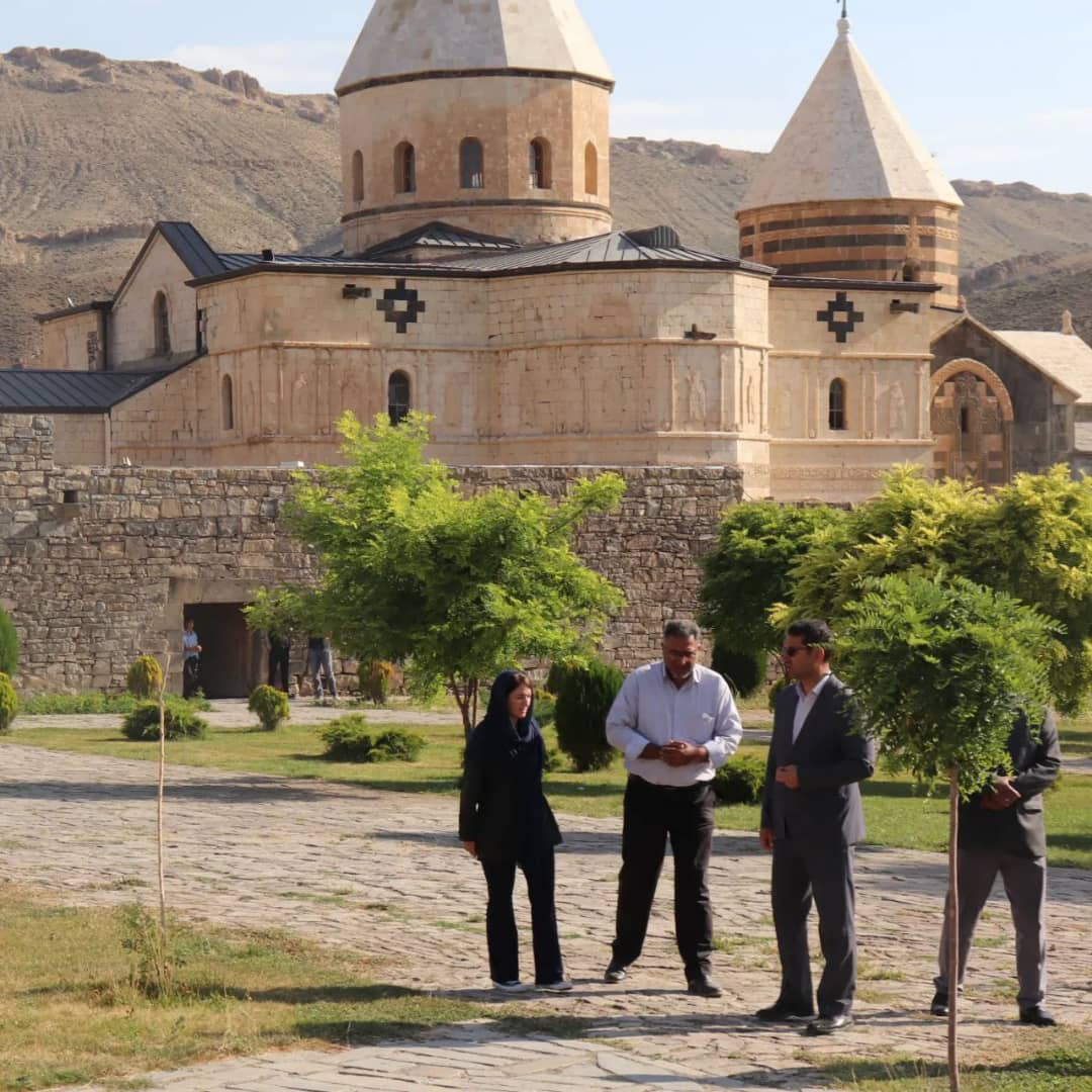 محمد رضا عبدالله نژاد فرماندار شهرستان چالدران در جهت نحوه  ارائه  خدمات بهتر به شرکت کنندگان در مراسم سالیانه مذهبی قره کلیسا، از این مکان بازدید کردند