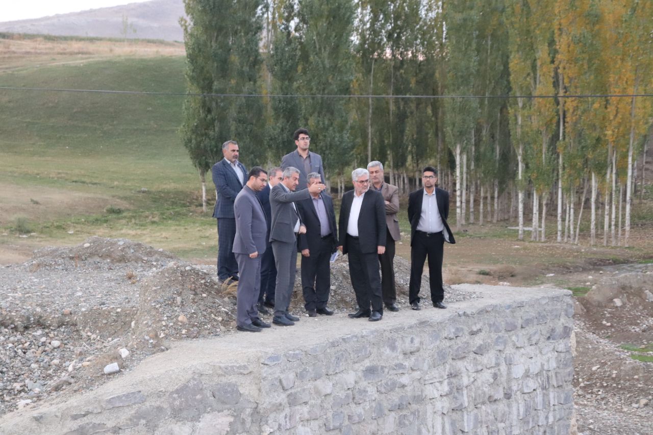 بازدید فرماندار از پل روستای قرخ بلاغ