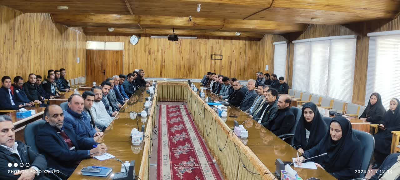 📸گزارش تصویری به گزارش روابط عمومی فرمانداری چالدران جلسه مشورتی دهیاران بخش مرکزی به ریاست محمد رضا عبدالله نژاد فرماندار چالدران و با حضور مدیر کل امور روستایی و بخشدار مرکزی و دهیاران برگزار گرد
