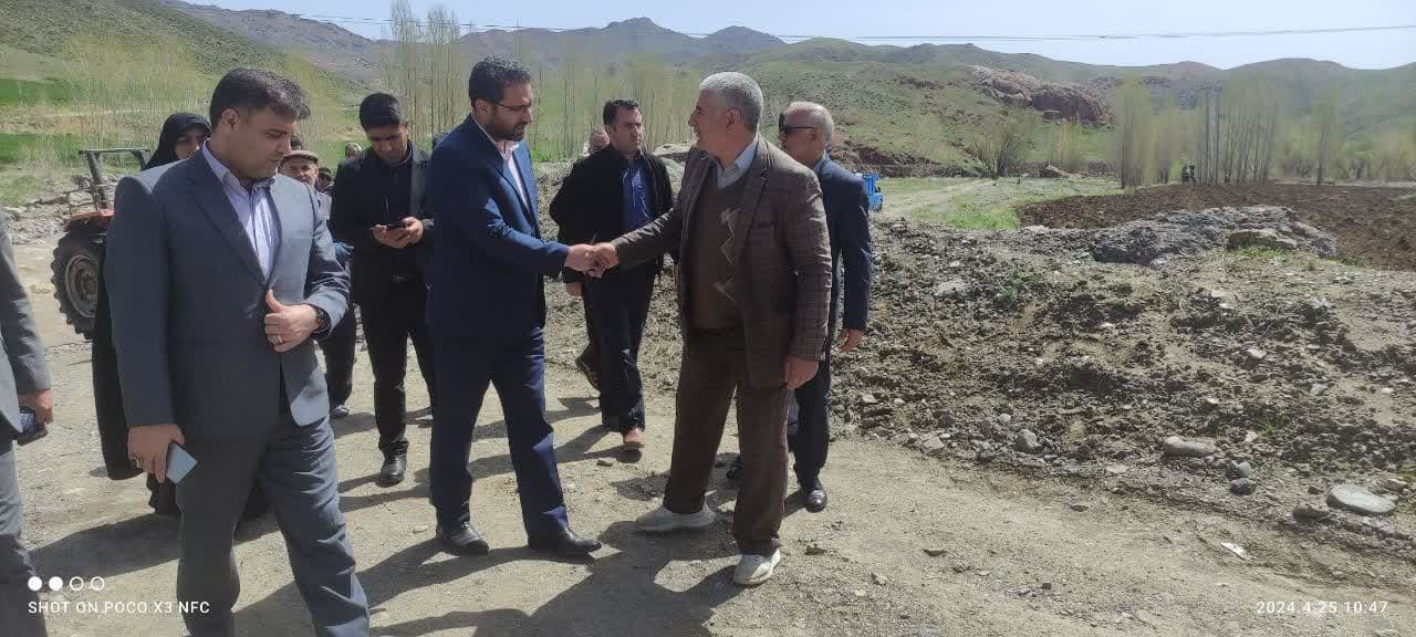 فرماندار شهرستان چالدران به همراه معاون برنامه ریزی و هماهنگی امور عمرانی و بخشدار دشتک مسائل و مشکلات روستاهای گل سعید و ساز آغل را مورد بحث وبررسی قرار داد