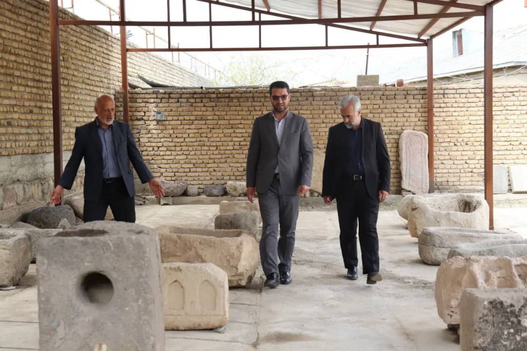 به مناسبت گرامی داشت روز جهانی موزه ها و  هفته میراث‌فرهنگی  محمد رضا عبدالله نژاد فرماندار شهرستان چالدران  در محل اداره میراث فرهنگی ، گردشگری وصنایع دستی چالدران  حضور یافت.