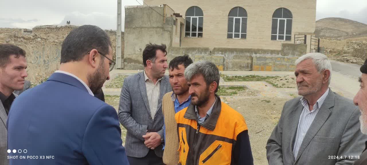به گزارش روابط عمومی فرمانداری چالدران محمدرضا عبدالهنژاد فرماندار چالدران به همراه امام جمعه شهرستان معاون سیاسی امنیتی و اجتماعی و جمعی از روسای ادارت با حضور در روستای اینجه سفلی ضمن دیدار با مردم