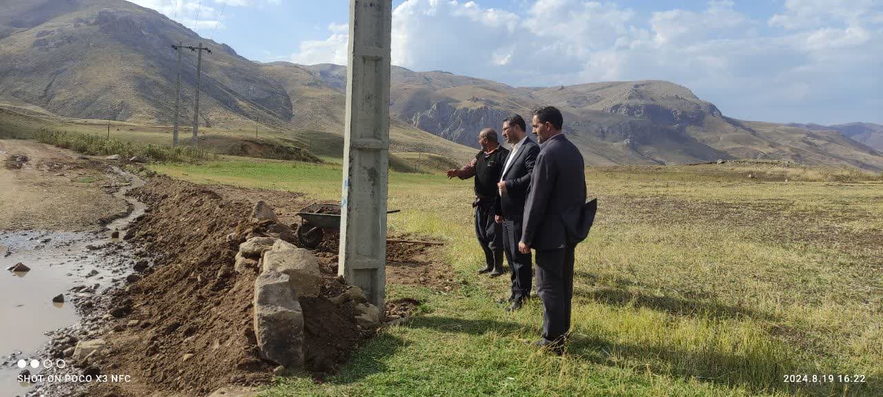 📸گزارش تصویری 💢بازدید محمد رضا عبدالله نژاد فرماندار شهرستان چالدران به همراه بخشدار مرکزی از روستای بابانور