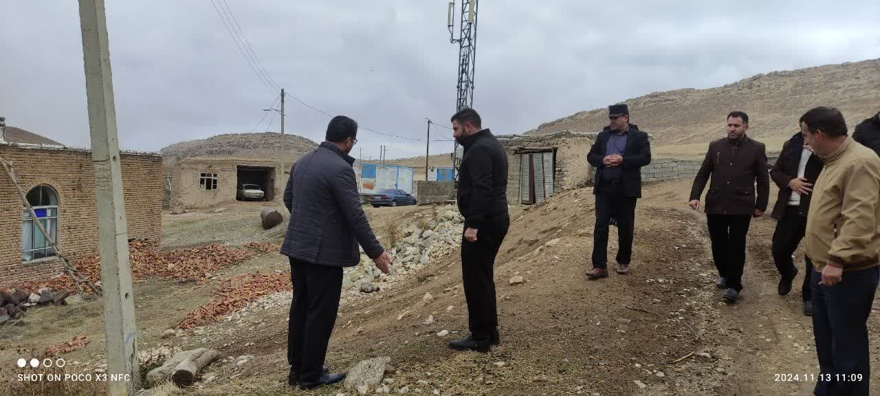 📸گزارش تصویری 💢بازدید محمد رضا عبدالله نژاد فرماندار چالدران به همراه بخشدار مرکزی و جمعی از اعضای شورای اداری از روستای صونا بلاغی 🔷فرماندار چالدران در این بازدید دستورات لازم جهت تسطیح وبهسازی
