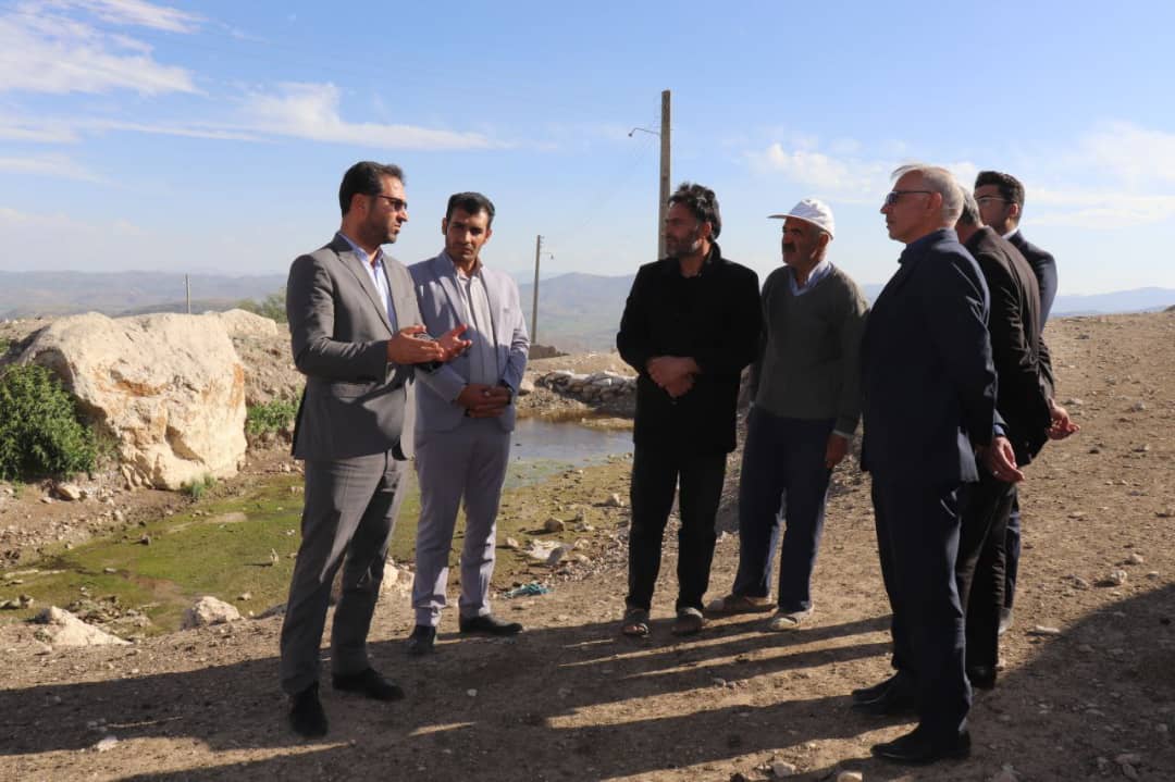 عبدالله نژاد فرماندار چالدران در روستای جغال چالدران حضور یافت و با اهالی روستا دیدار و مسائل و مشکلات آنان را از نزدیک مورد بحث و بررسی قرار داد .