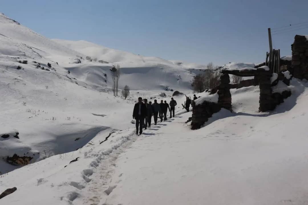 ✅عبدالله نژاد فرماندار شهرستان چالدران به همراه جمعی از اعضای شورای اداری شهرستان باحضور در روستای صوفعلی در بخش دشتک ضمن دیدار با اهالی روستا مسائل و مشکلات این روستا را از نزدیک مورد بررسی قرار داد.