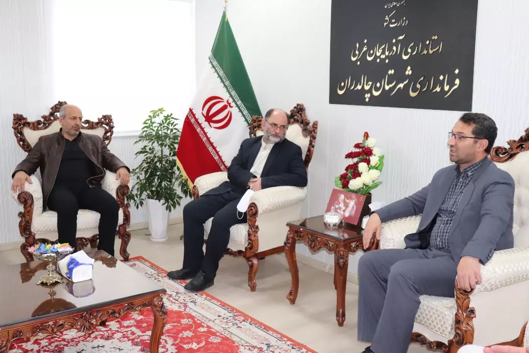  ✍ دکتر ولیزاده رئیس دانشگاه علوم پزشکی استان آذربایجان غربی با حضور در فرمانداری شهرستان چالدران ، با محمدرضا عبدالله نژاد فرماندار این شهرستان دیدار و گفت و گو کرد.