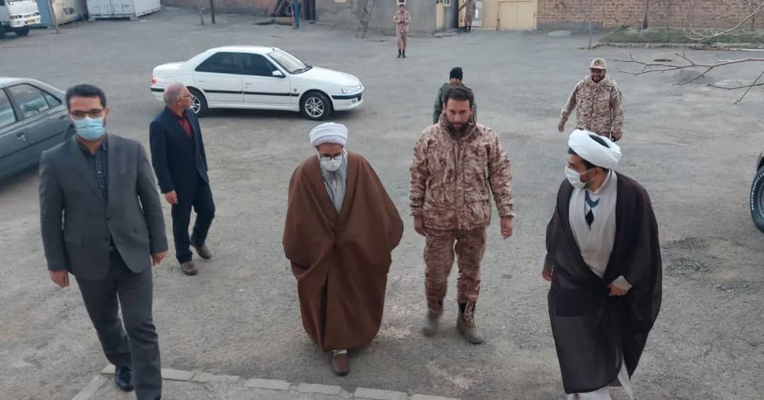 محمد رضا عبدالله نژاد فرماندار شهرستان چالدران با حضور در گردان رزمی صاحب الزمان (عج) سپاه چالدران ضمن شرکت در سفره افطاری و اقامه نماز مغرب و عشا با حافظین امنیت در سپاه دیدار و گفت و گو کرد.