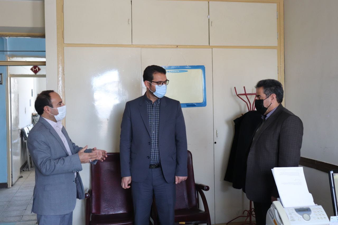 ✅فرماندار شهرستان چالدران به صورت سرزده از اداره آموزش و پرورش شهرستان بازدید وبا مدیریت و کارکنان این اداره دیدارو در یک فضای صمیمی با کارکنان این اداره به گفتگو پرداخت .