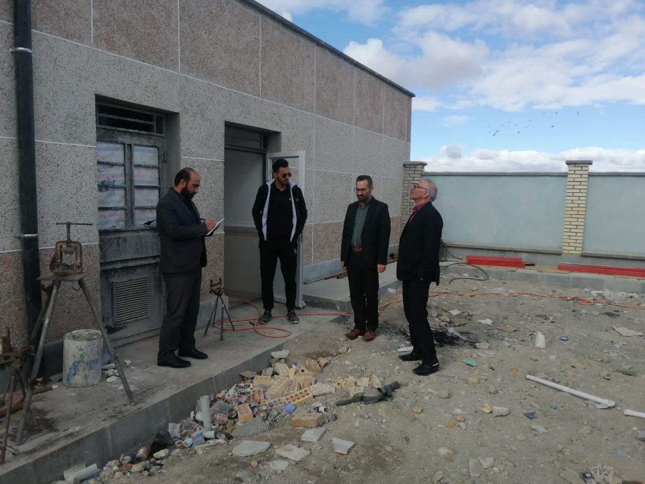 ✅ کواکبی معاون برنامه ریزی و هماهنگی امور عمرانی فرماندار از پروژه های در حال ساخت مدارس شهری و روستایی بازدید و در جریان روند پیشرفت فیزیکی این پروژه قرار گرفت .