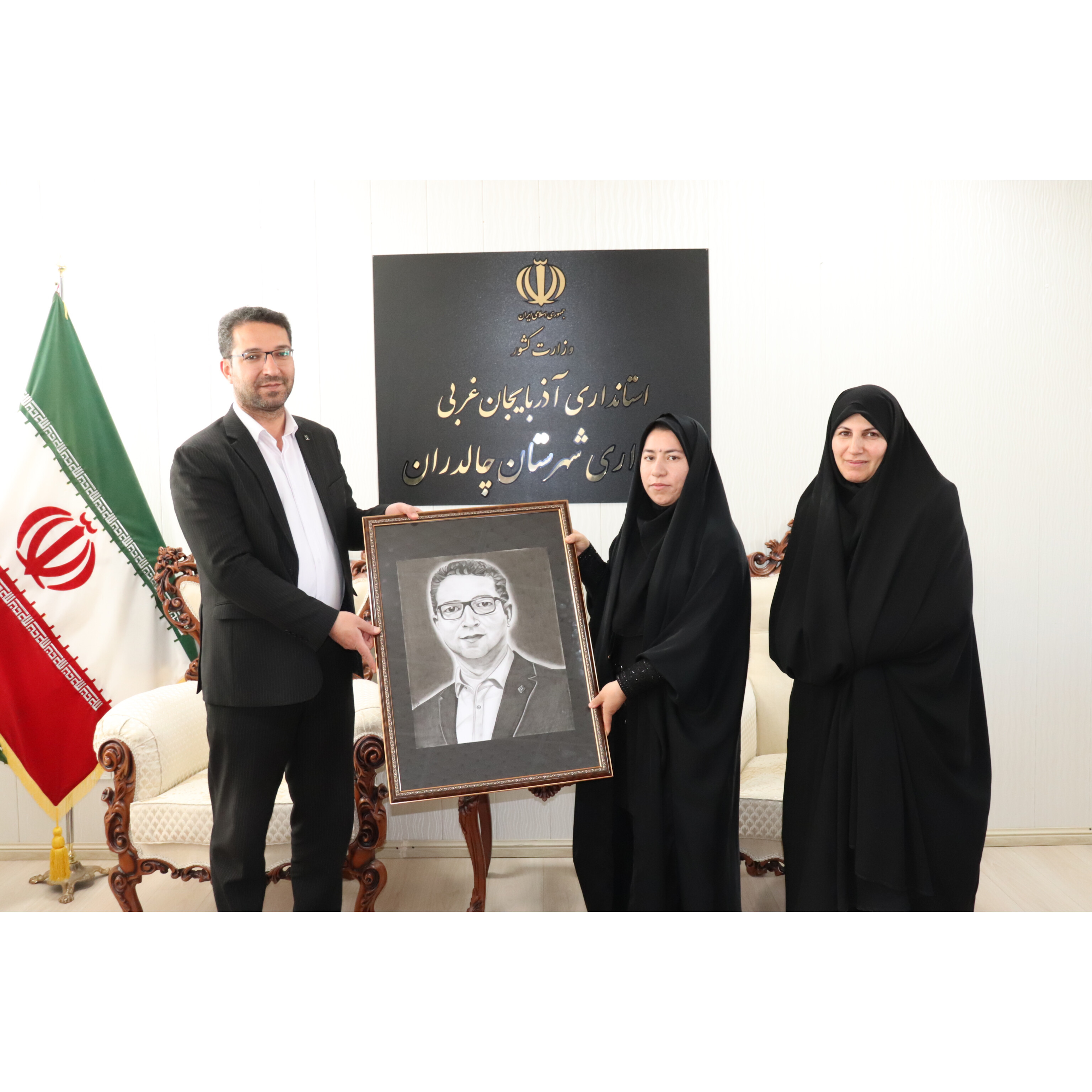تجلیل از بانوی هنرمند چالدرانی