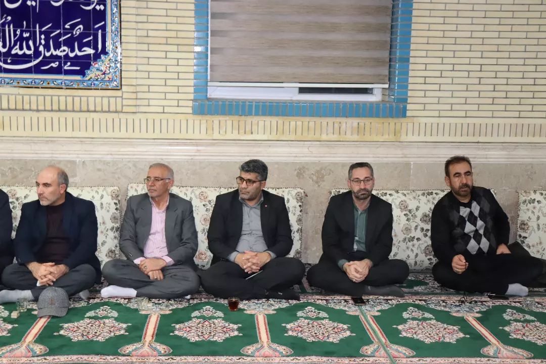 در یازدهمین روز از ایام فاطمیه و سالروز شهادت ام ابیها حضرت فاطمه زهرا (س) مراسم سوگواری با حضور محمدرضا عبدالله نژاد فرماندار در مسجد جامع این شهرستان برگزار شد.