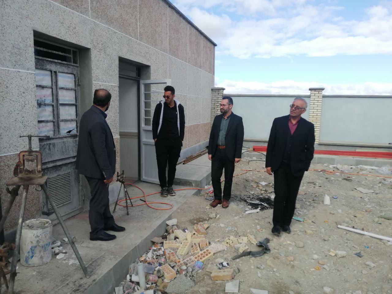✅ کواکبی معاون برنامه ریزی و هماهنگی امور عمرانی فرماندار از پروژه های در حال ساخت مدارس شهری و روستایی بازدید و در جریان روند پیشرفت فیزیکی این پروژه قرار گرفت .