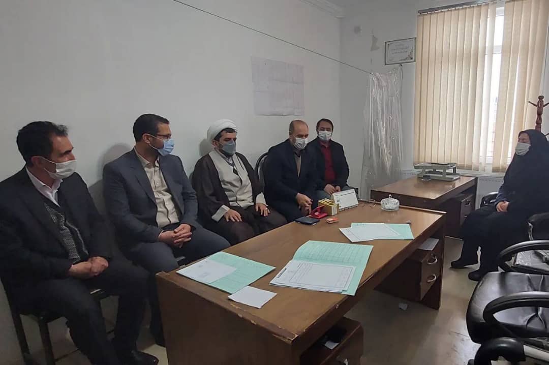 ✅عبدالله نژاد فرماندار چالدران به همراه حجت الاسلام والمسلمین واحدی فرد رئیس دادگستری با حضور در محل دفتر شورای حل اختلاف دادگستری چالدران ضمن بررسی مسائل آنان ازخدمات آنان نیز تجلیل نمودند.