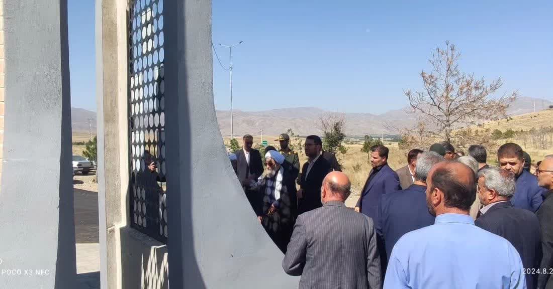 💢 به مناسبت گرامیداشت هفته دولت افتتاح المان شهدای گمنام شهرستان چالدران با حضور محمد رضا عبدالله نژاد فرماندار چالدران ،امام جمعه و مسئولین و اعضای شورای اداری شهرستان