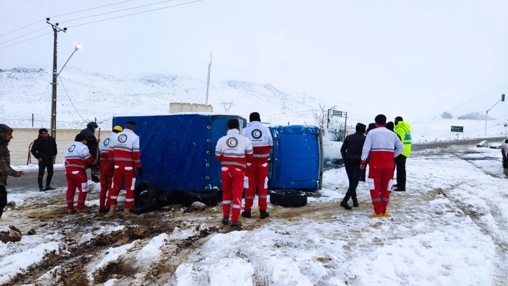 ✅ 90دستگاه خودروی گرفتار شده در برف و کولاک چالدران رها سازی شدند .