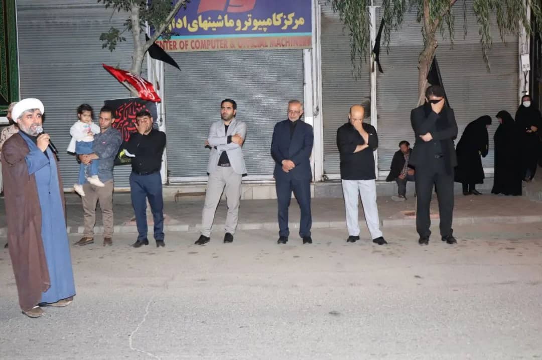 در دومین روز از ماه محرم ایام حزن و اندوه شهادت حضرت امام حسین(ع)محمد رضا عبدالله نژاد فرماندار شهرستان چالدران با حضور در هیات های عزاداری شهرستان به عزاداری سید و سالار شهیدان پرداخت.