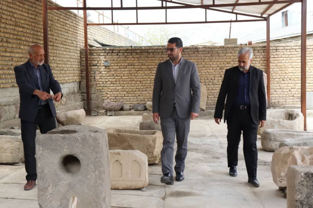 به مناسبت گرامی داشت روز جهانی موزه ها و  هفته میراث‌فرهنگی  محمد رضا عبدالله نژاد فرماندار شهرستان چالدران  در محل اداره میراث فرهنگی ، گردشگری وصنایع دستی چالدران  حضور یافت.